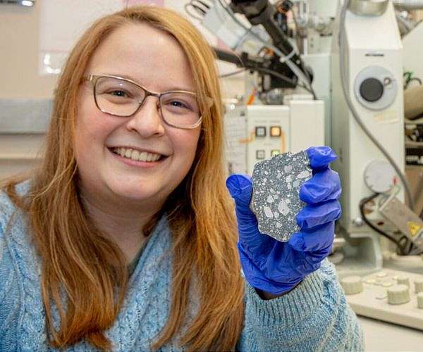 uwo-tara-hayden-lunar-meteorite-hg
