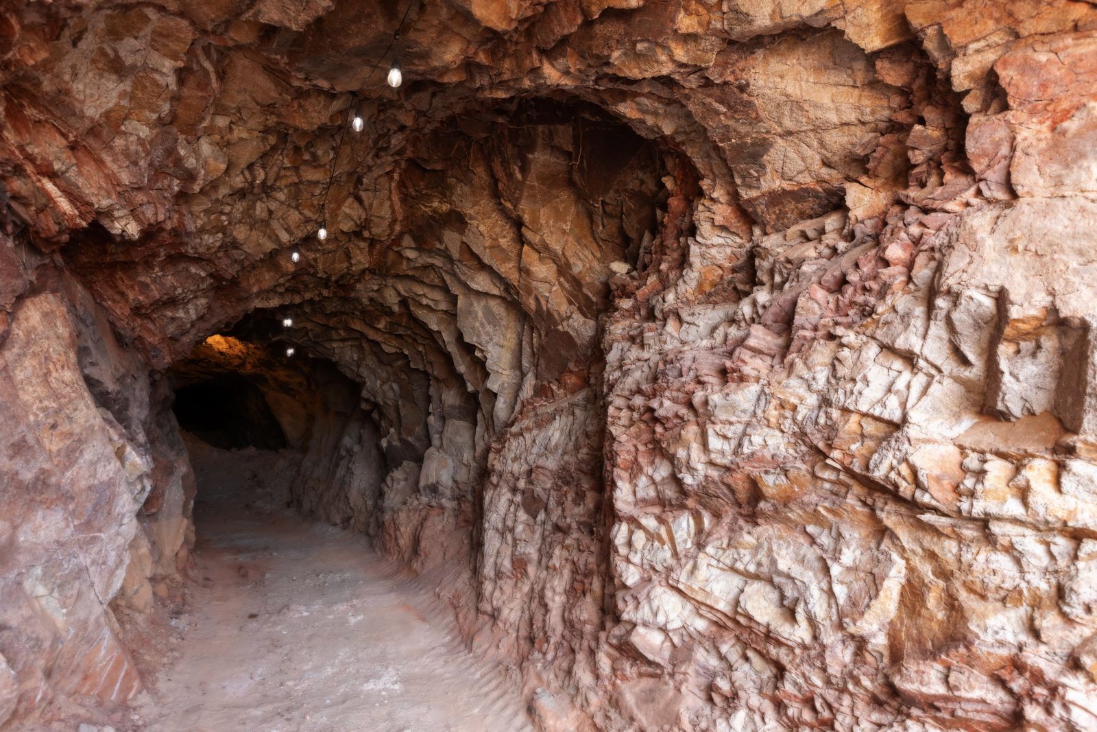 Pyrenean archaeologists long assumed sites above 2,000 metres were only used briefly in passing, but Cova 338 at 2,235 metres held 23 hearths and malachite frag